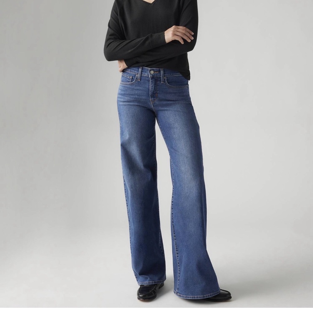Levi’s 318 Shaping Wide Leg Jeans - Dark Wash 27W x 32L